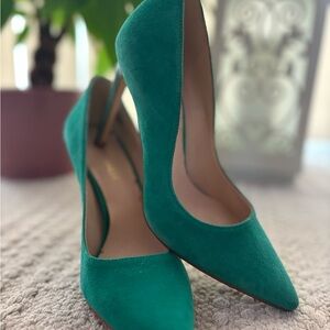 Elegant Green Suede Heels